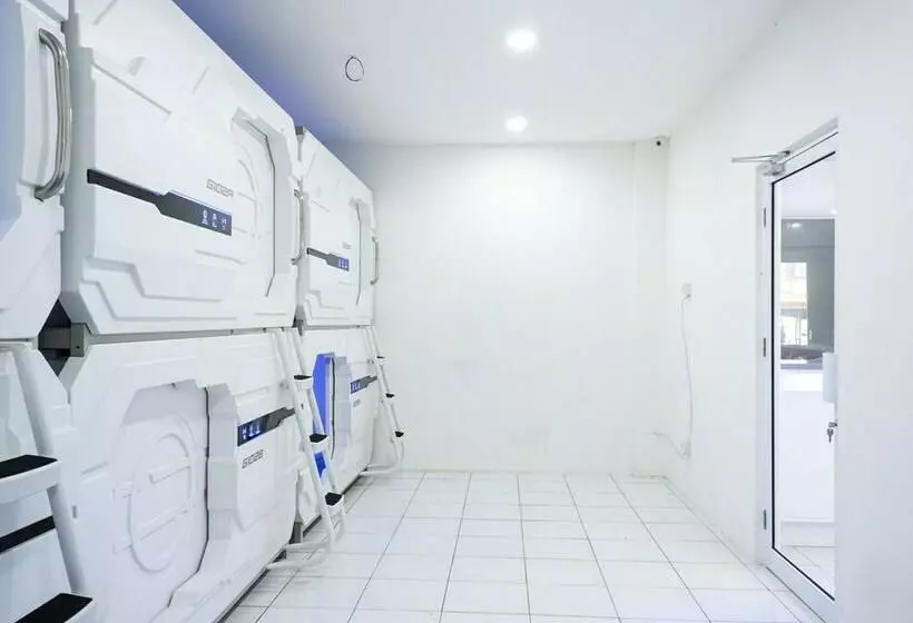 ルームシェアのワンベッド, Reddoorz Hostel Near Taman Puring