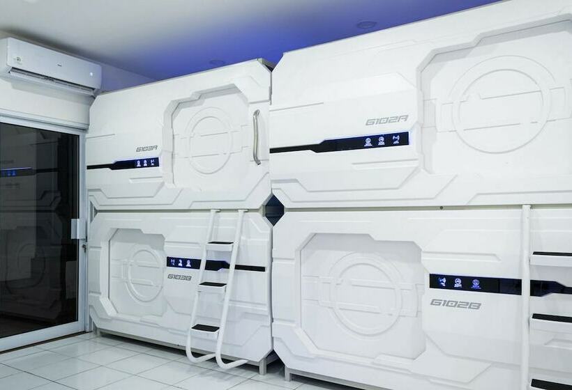 Кровать в Общей Комнате, Reddoorz Hostel Near Taman Puring