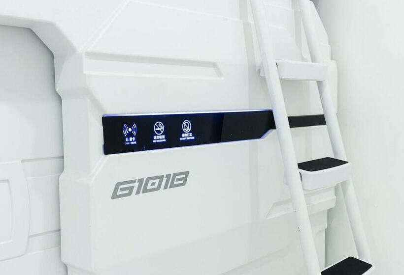 Кровать в Общей Комнате, Reddoorz Hostel Near Taman Puring