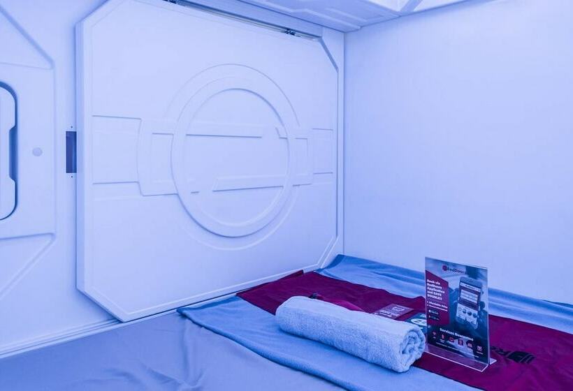 Кровать в Общей Комнате, Reddoorz Hostel Near Taman Puring