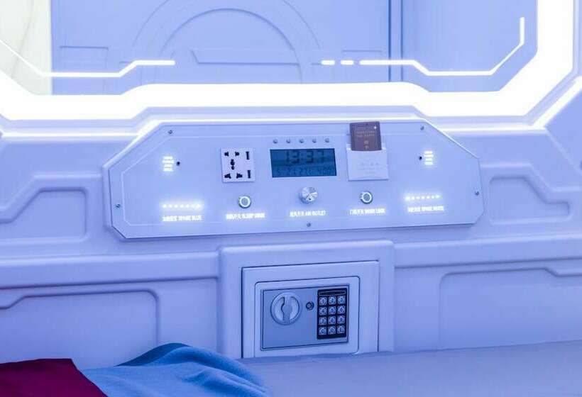 Кровать в Общей Комнате, Reddoorz Hostel Near Taman Puring