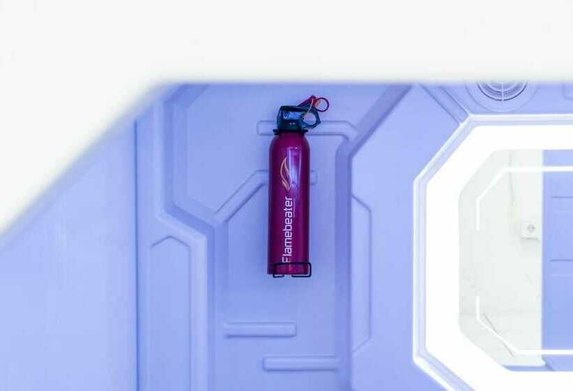 Кровать в Общей Комнате, Reddoorz Hostel Near Taman Puring