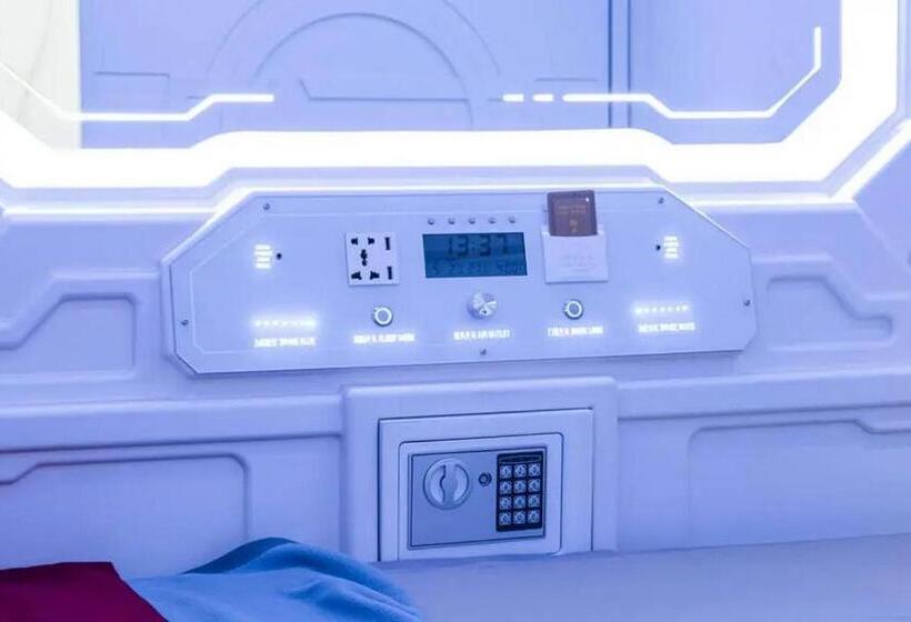 Кровать в Общей Комнате, Reddoorz Hostel Near Taman Puring