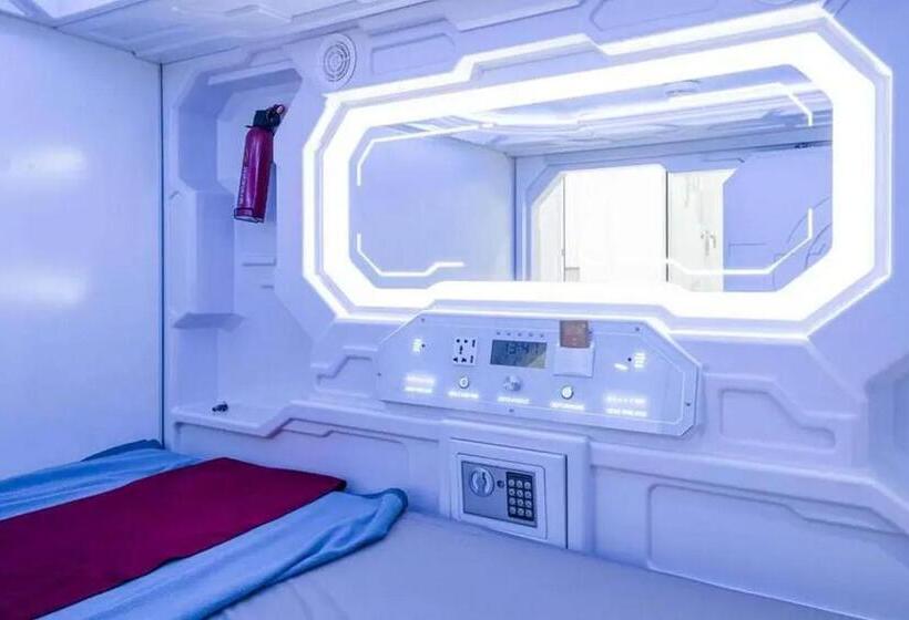 Кровать в Общей Комнате, Reddoorz Hostel Near Taman Puring