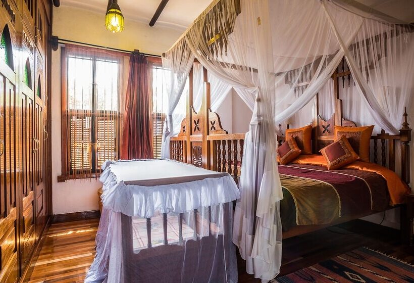 3 Bedroom Apartment, The King Post