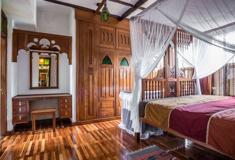 2 Bedroom Apartment, The King Post