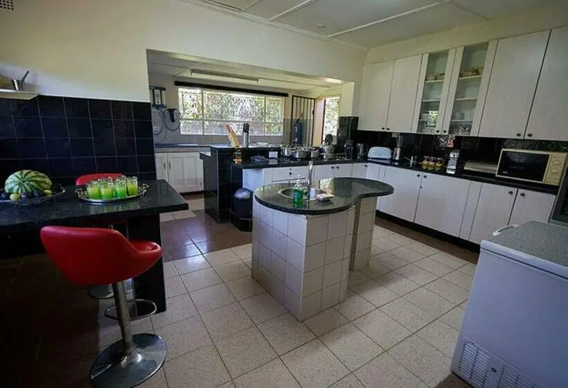 اتاق استاندارد چهار تخته, Zambezi Family Lodge   Elephant Room