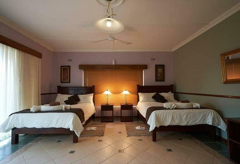 اتاق استاندارد چهار تخته, Room In Villa   Zambezi Family Lodge   Elephant Room