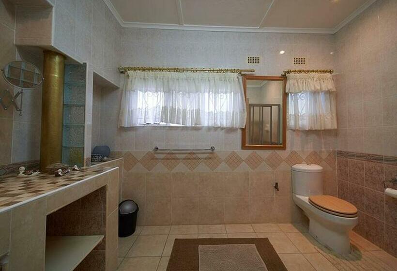 اتاق استاندارد چهار تخته, Room In Villa   Zambezi Family Lodge   Elephant Room