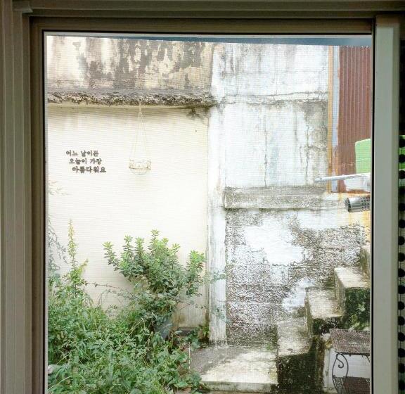 Quarto Triplo Standart, Yeongildae Stay