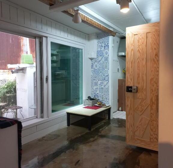 Quarto Triplo Standart, Yeongildae Stay