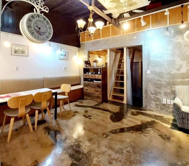 Quarto Triplo Standart, Yeongildae Stay