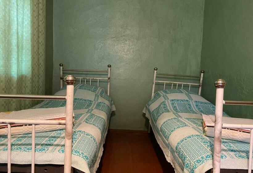 اتاق اکونومی, Sakhli Rachashi სახლი რაჭაში