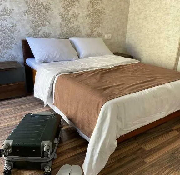 Classic Kolmen Hengen Huone, Yeghevni Guest House In Odzun