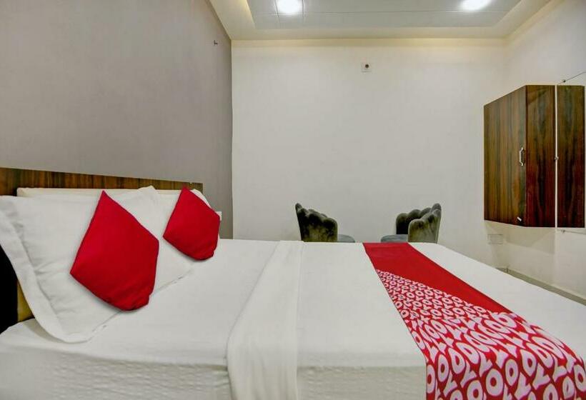 트리플 클래식 룸, Oyo Flagship Inder Guest House