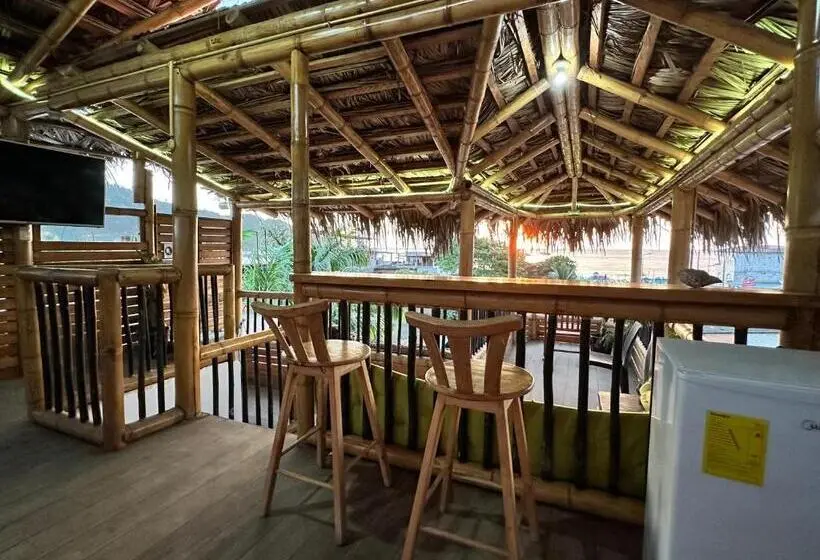 اتاق استاندارد چهارنفره با بالکن, Manteña Boutique