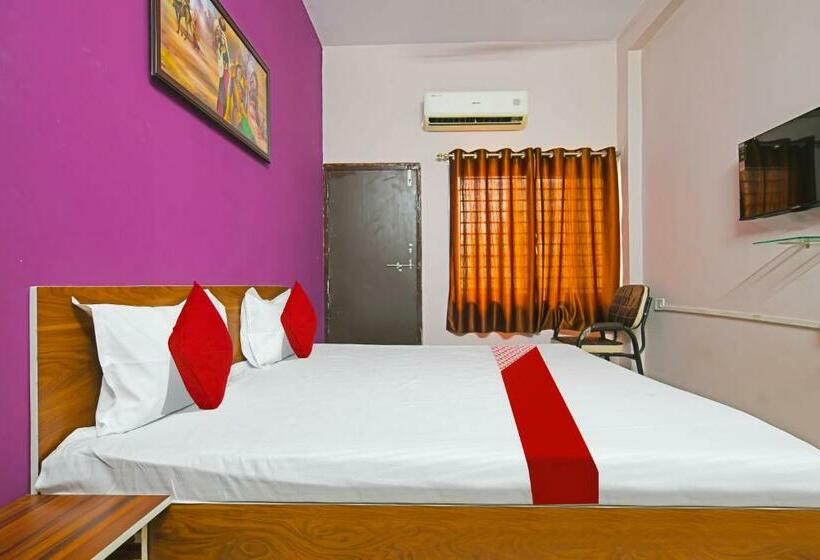 Triple Classic Room, Oyo Flagship Hotel Gento