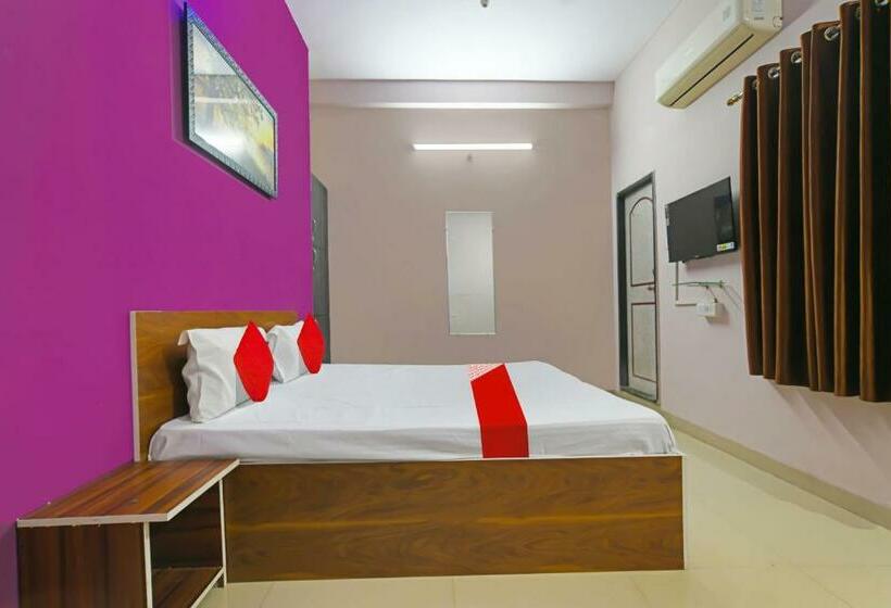 Triple Classic Room, Oyo Flagship Hotel Gento