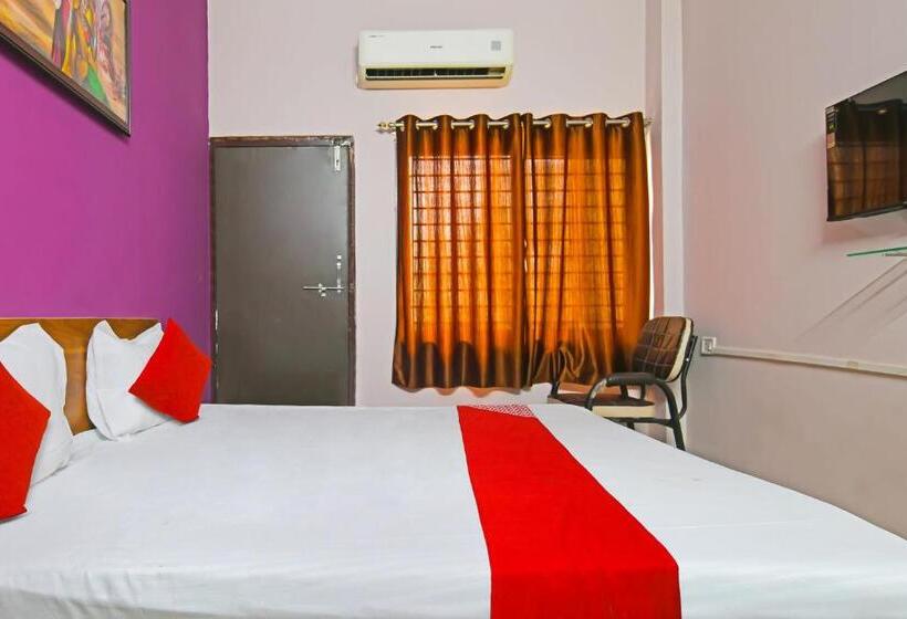 Triple Classic Room, Oyo Flagship Hotel Gento