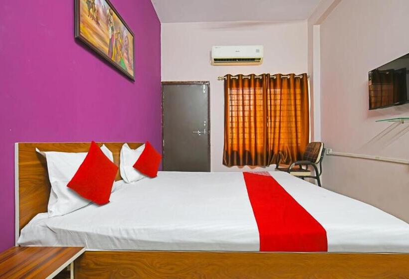 Triple Classic Room, Oyo Flagship Hotel Gento