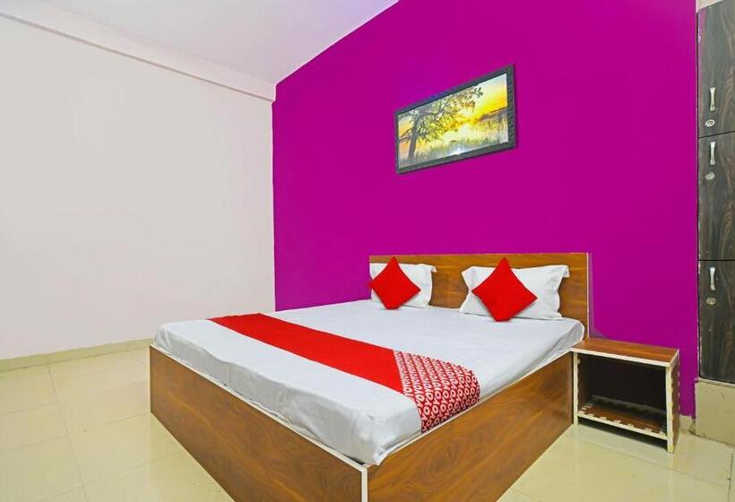 Triple Classic Room, Oyo Flagship Hotel Gento