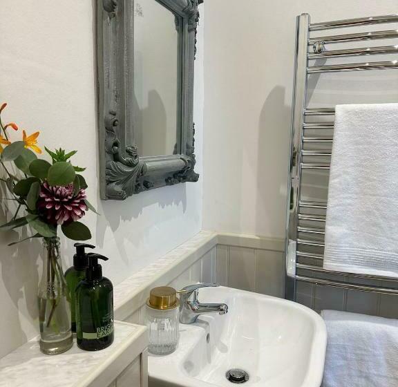 스탠다드 룸 킹사이즈 침대, The Victoria Hotel,bar,bistro