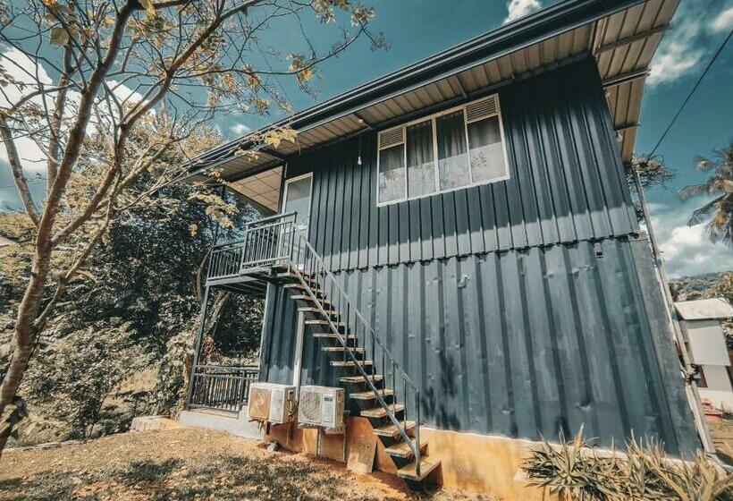 バルコニー付きデラックスルーム, Peacock Village Pinnawala