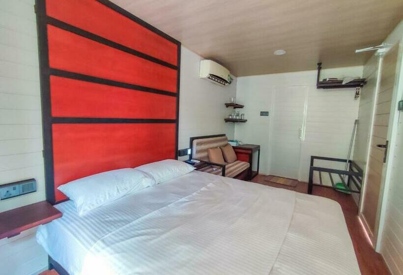 Номер Deluxe с Балконом, Peacock Village Pinnawala