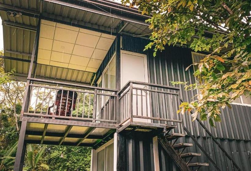 バルコニー付きデラックスルーム, Peacock Village Pinnawala