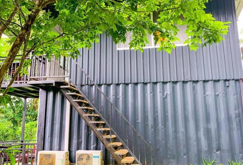 バルコニー付きデラックスルーム, Peacock Village Pinnawala