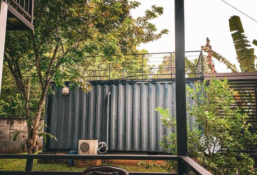 バルコニー付きデラックスルーム, Peacock Village Pinnawala