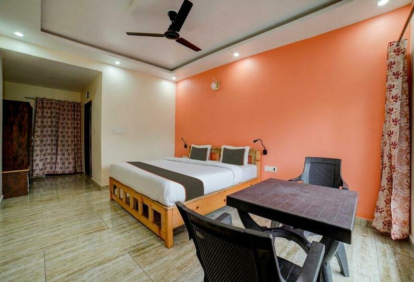 חדר קלאסי לשלושה, Collection O Humming Bird