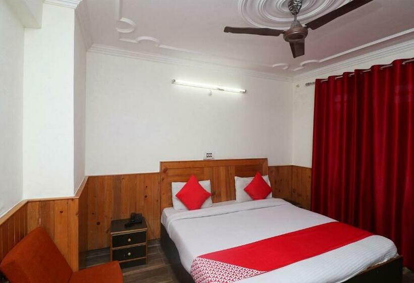 트리플 클래식 룸, Oyo Flagship Hotel Aakarsh