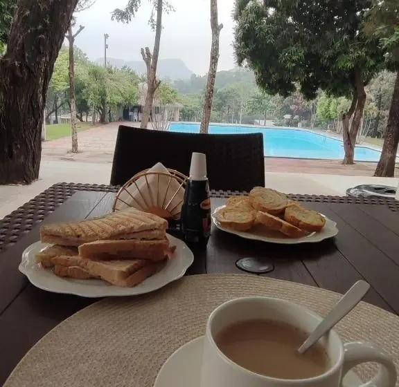 اتاق استاندارد سه نفره, Tower Suites