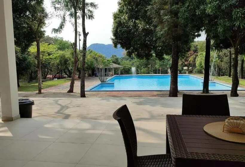 اتاق استاندارد سه نفره, Tower Suites