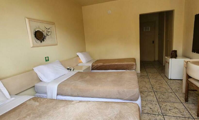 标准三人间, Do Lago