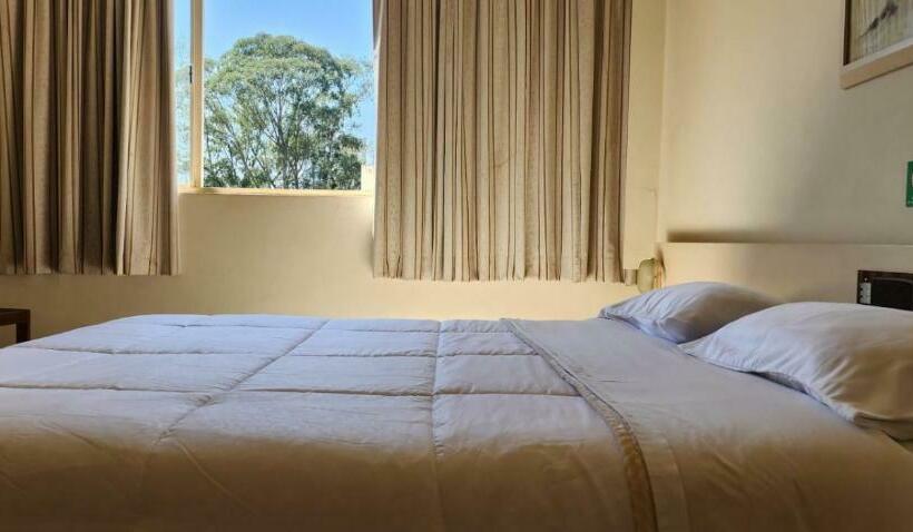 חדר משפחתי, Do Lago