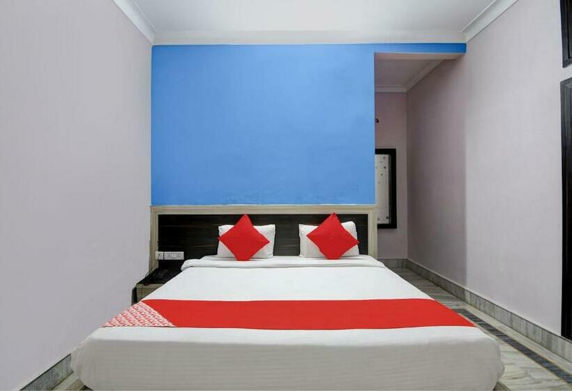 اتاق کلاسیک سه تخته, O Pramod Residency