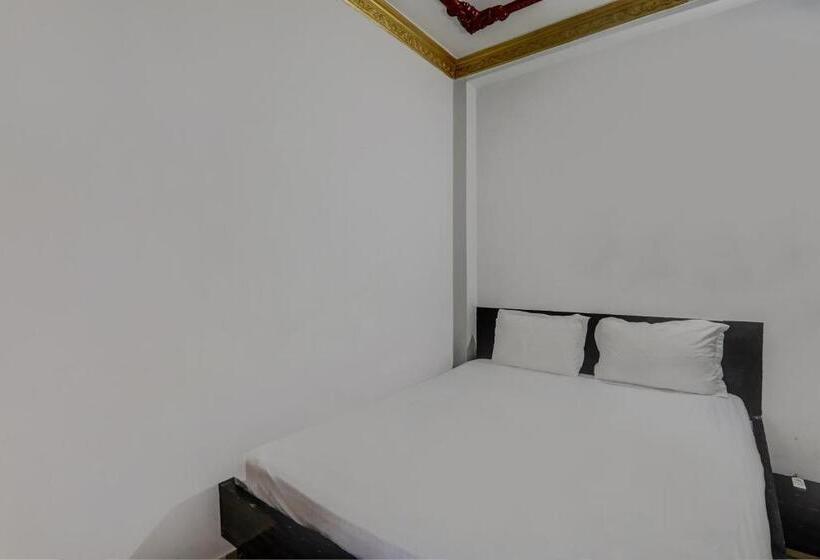 اتاق کلاسیک سه تخته, Oyo P R Place