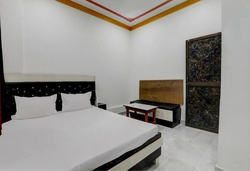 اتاق کلاسیک سه تخته, Oyo P R Place