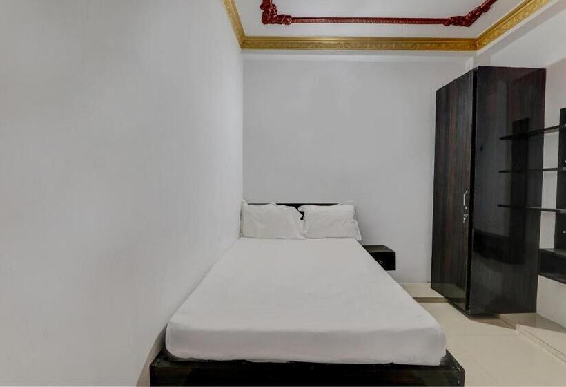 اتاق کلاسیک سه تخته, Oyo P R Place