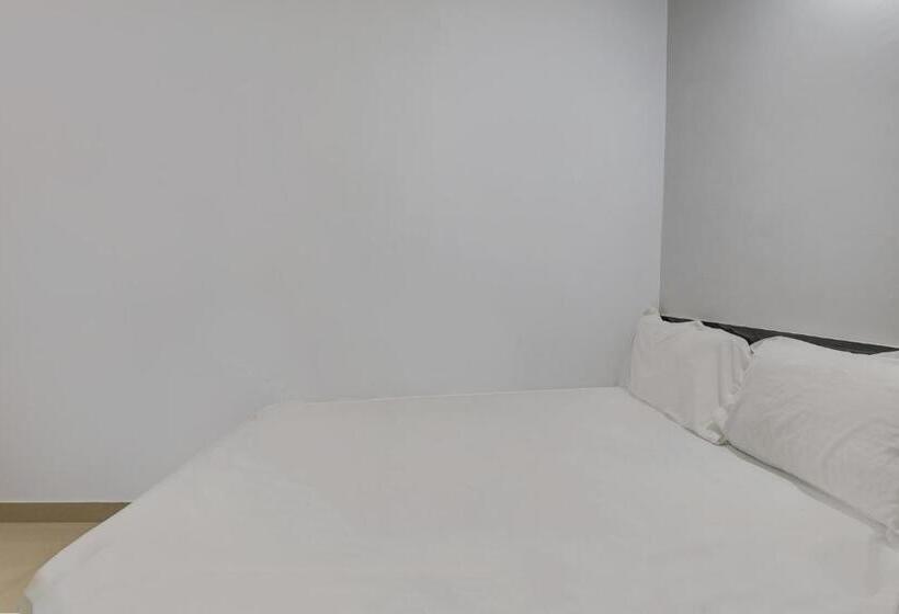 اتاق کلاسیک سه تخته, Oyo P R Place