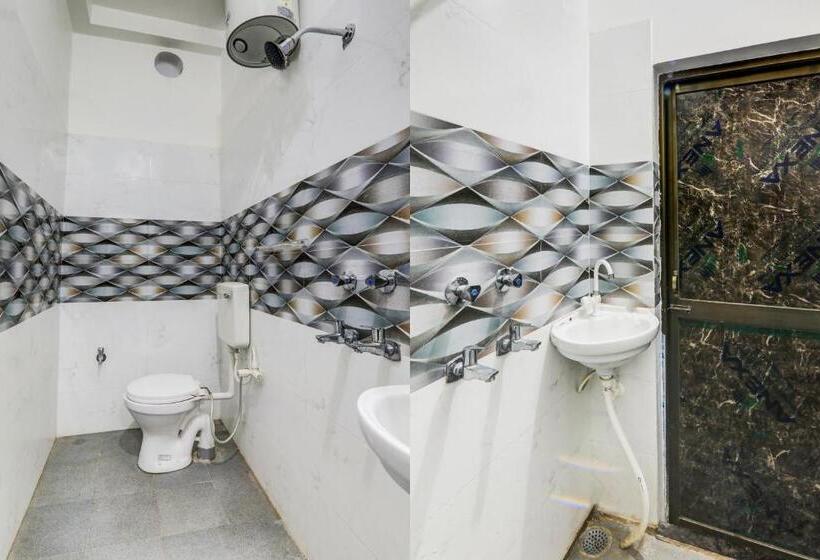 اتاق کلاسیک سه تخته, Oyo P R Place