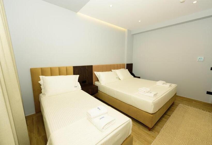 חדר סטנדרט לשלושה עם מרפסת, Kaan