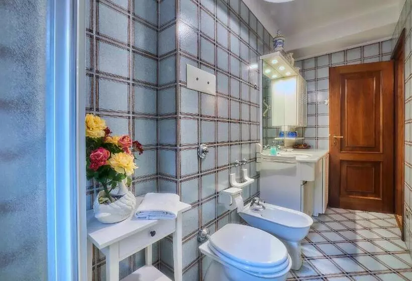 اتاق سوپریور با تخت بزرگ, B&b   Foresteria   Frontelago Lake Como