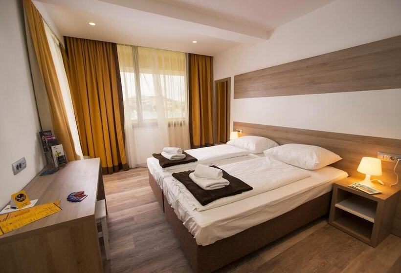 اتاق استاندارد با چشم‌انداز دریا, Hostel Sol