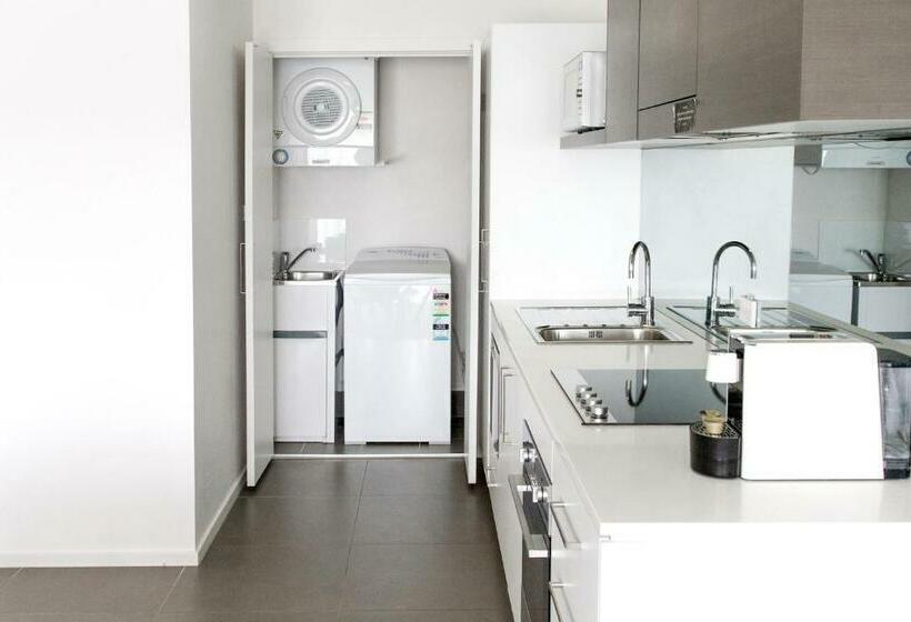 جناح جونيور, Abode Tuggeranong