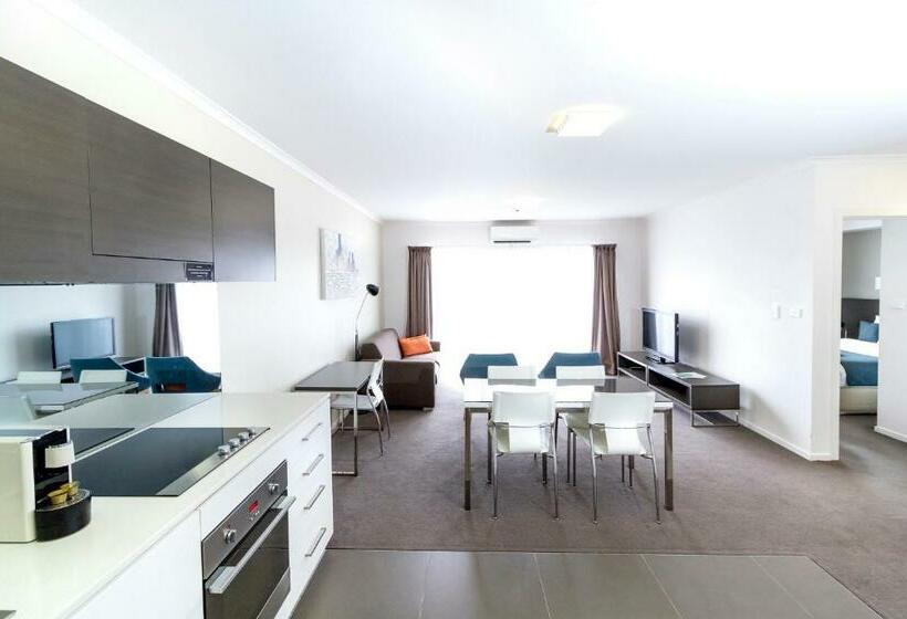 شقة غرفة واحدة, Abode Tuggeranong