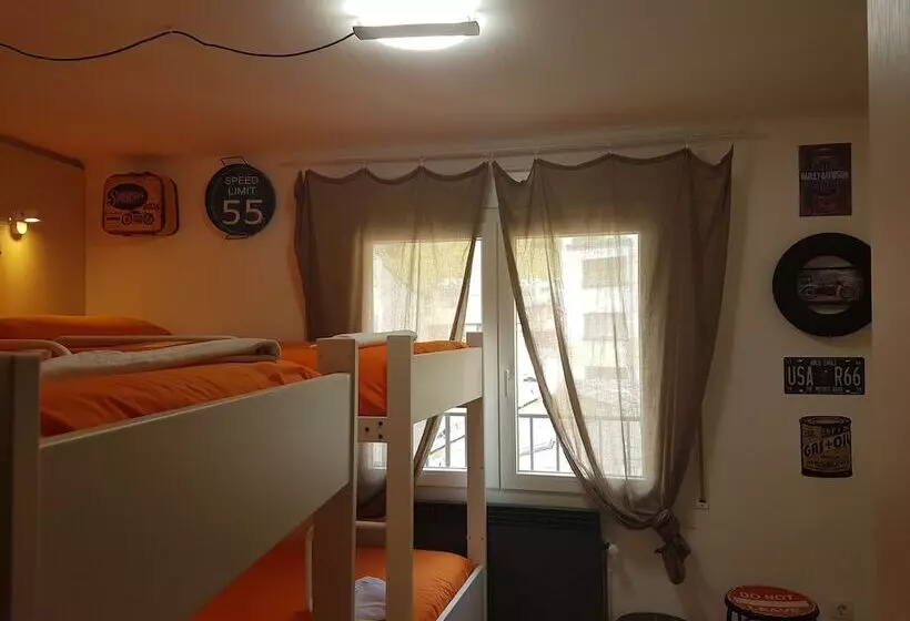اتاق استاندارد چهار تخته, Barri Antic Hostel & Pub