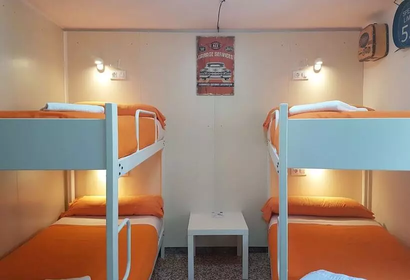 اتاق استاندارد چهار تخته, Barri Antic Hostel & Pub